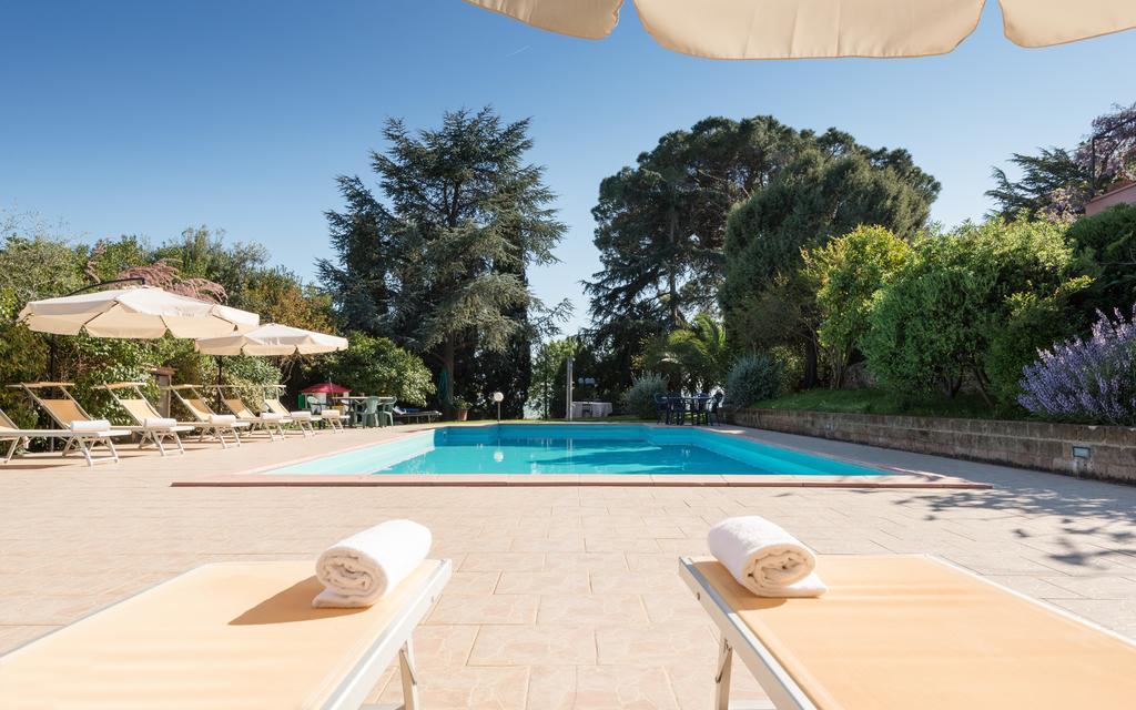 B&B Villa Il Poggetto เวนตูรีนา แตร์เม ภายนอก รูปภาพ
