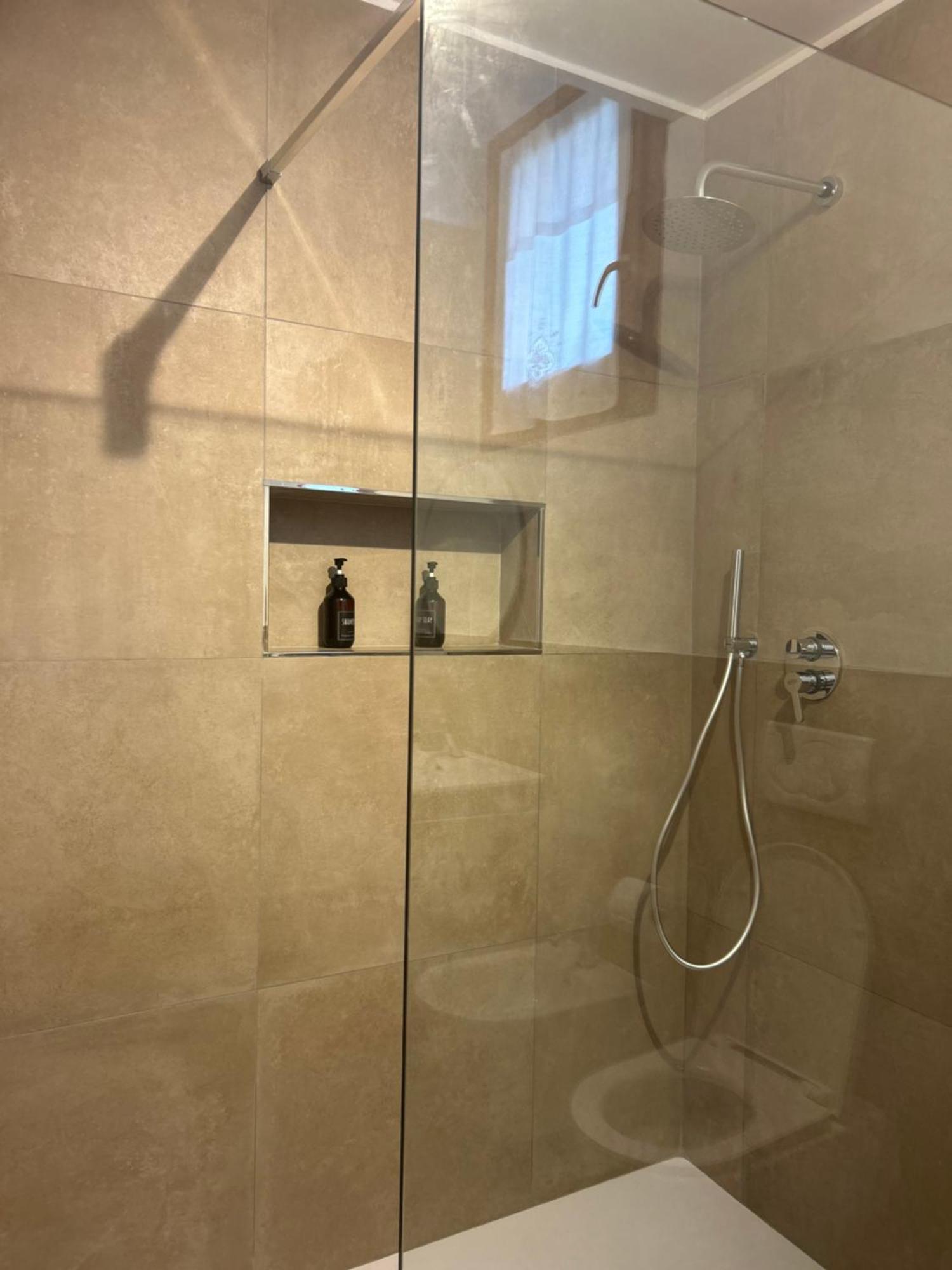 B&B Villa Il Poggetto เวนตูรีนา แตร์เม ภายนอก รูปภาพ
