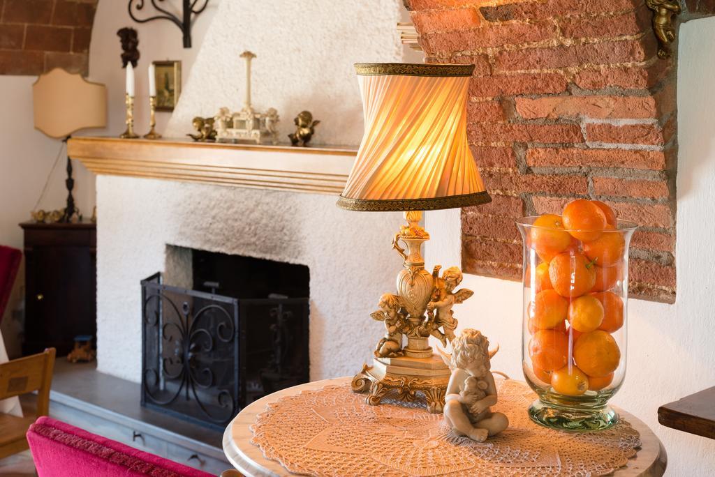 B&B Villa Il Poggetto เวนตูรีนา แตร์เม ภายนอก รูปภาพ